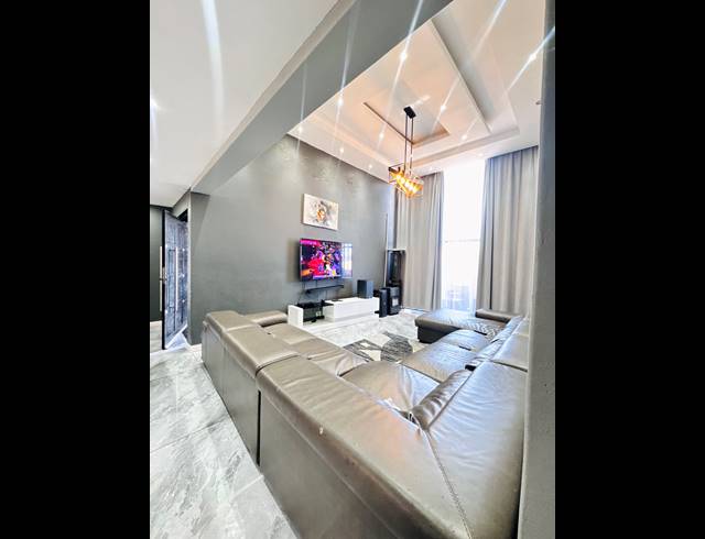 5 BEDROOM FREEHOLD FOR SALE IN ROCKDALE